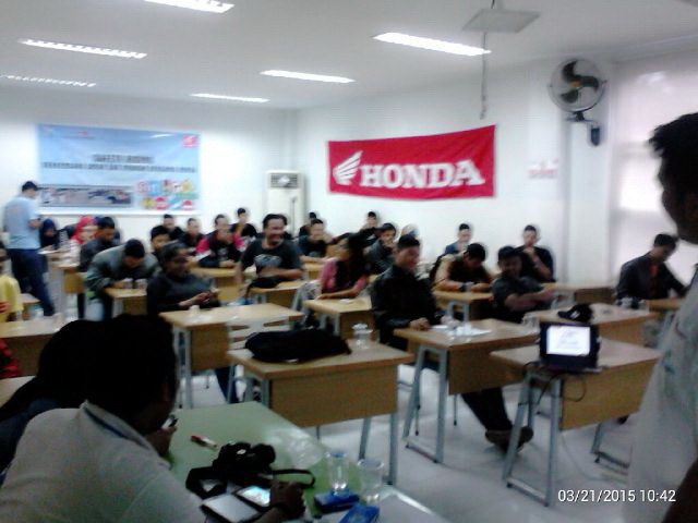 Training Safety Riding kepada seluruh anggota Ikatan Motor Honda Jambi (IMHJ) yang ada di wilayah Kota Jambi